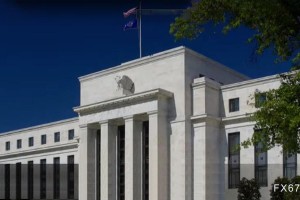 美联储陷入"数据迷雾"：一边是通胀顽固不化，一边是关税威胁逼近，9月降息还有戏吗？